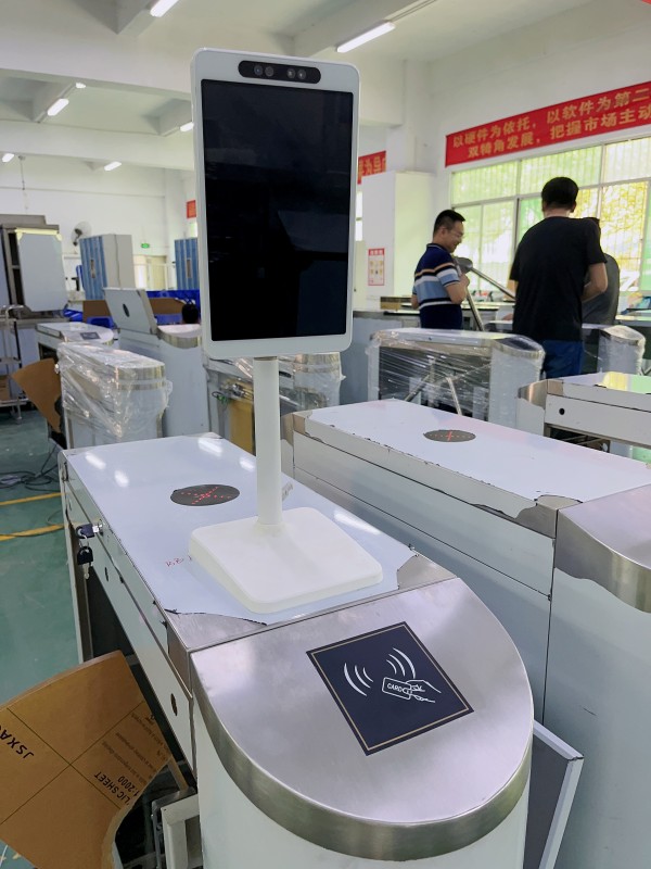 平頂山某政府機關人臉通道閘生產(chǎn)中